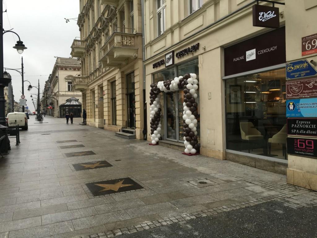 brama balonowa na uroczyste otwarcie Pijalnia Czekolady Wedel w Łodzi