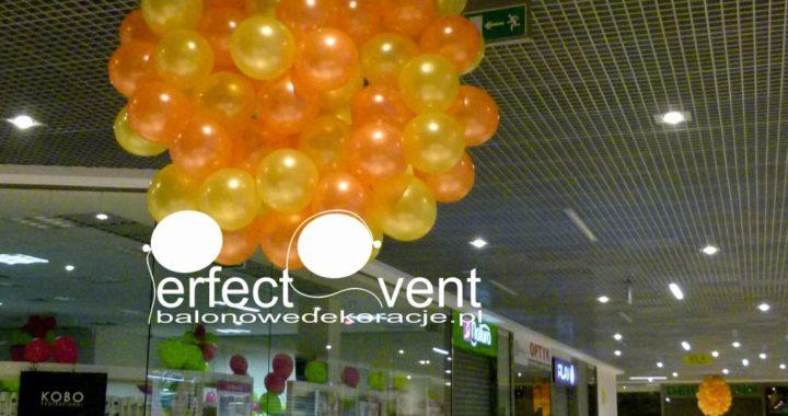 dekoracja balonowa centrum handlowego