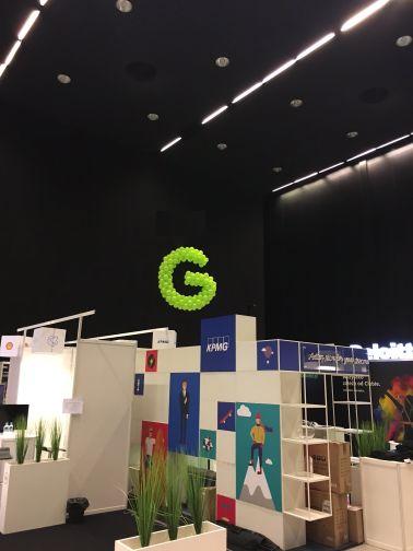 Trzymetrowa litera G z balonów dla Groupon Polska