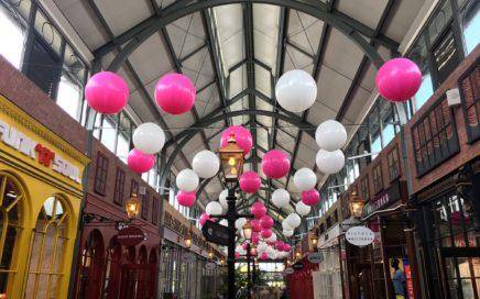 balony giganty jako dekoracja galerii handlowej