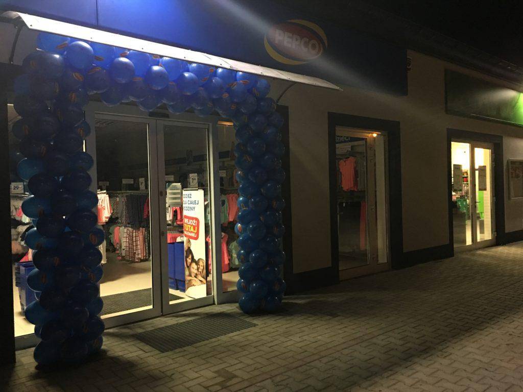 brama z balonów na otwarcie Pepco w Kątach Wrocławskich