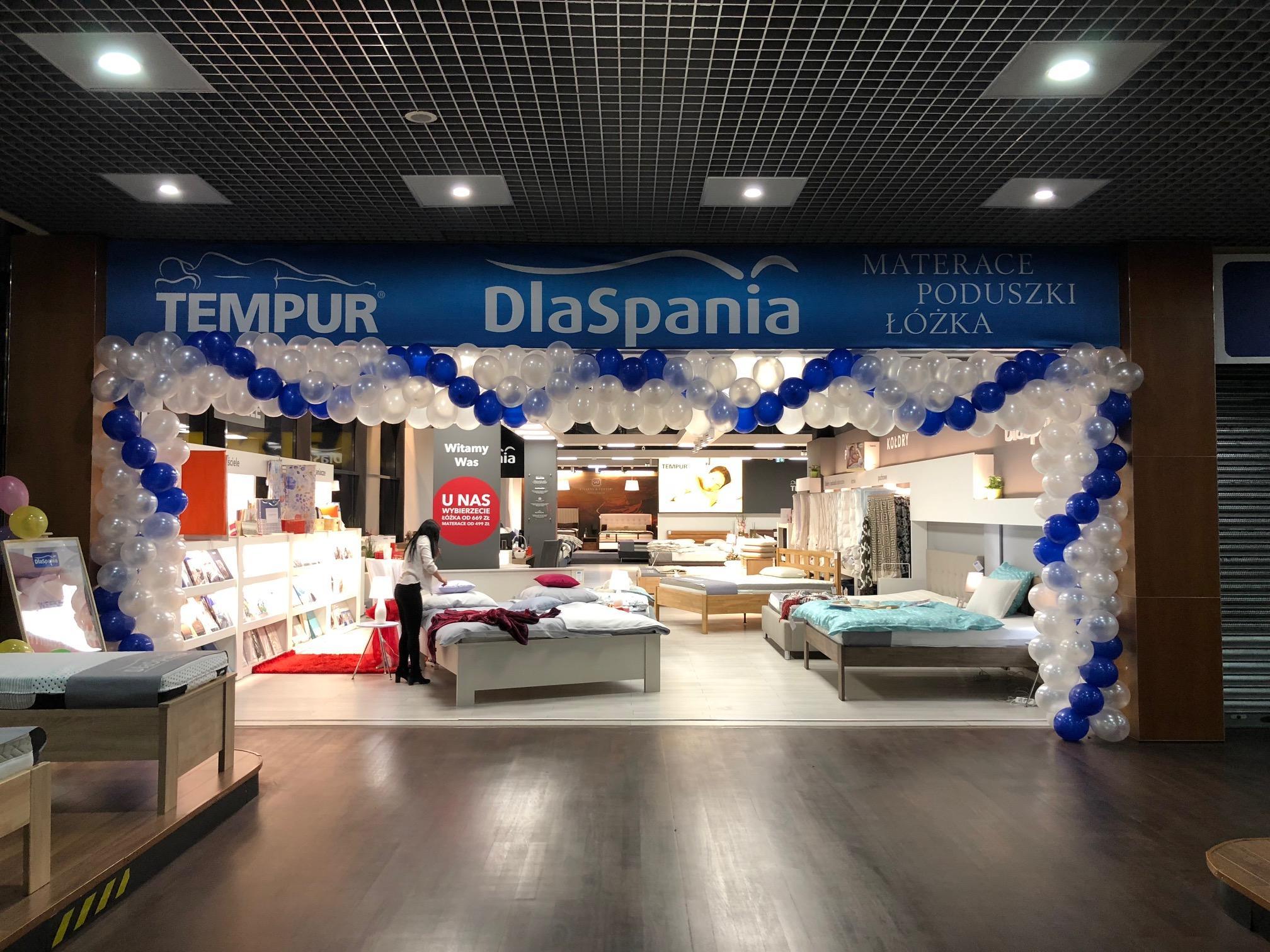 brama z balonów salon dla spania
