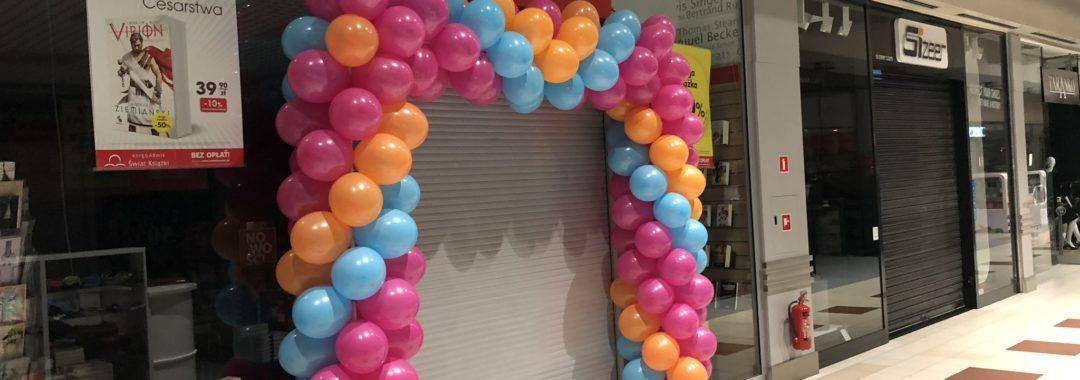pastelowe balony użyte do wykonania bramy balonowej