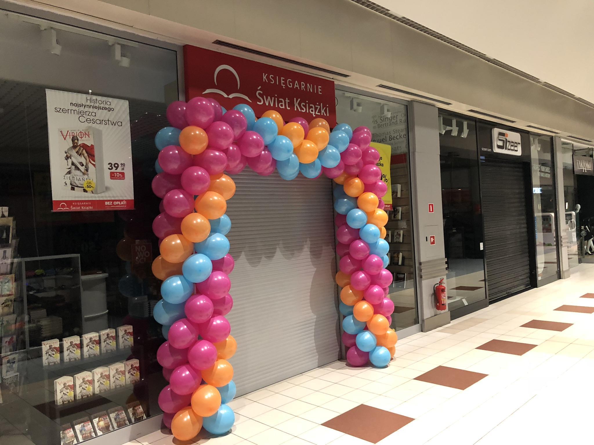 pastelowe balony użyte do wykonania bramy balonowej