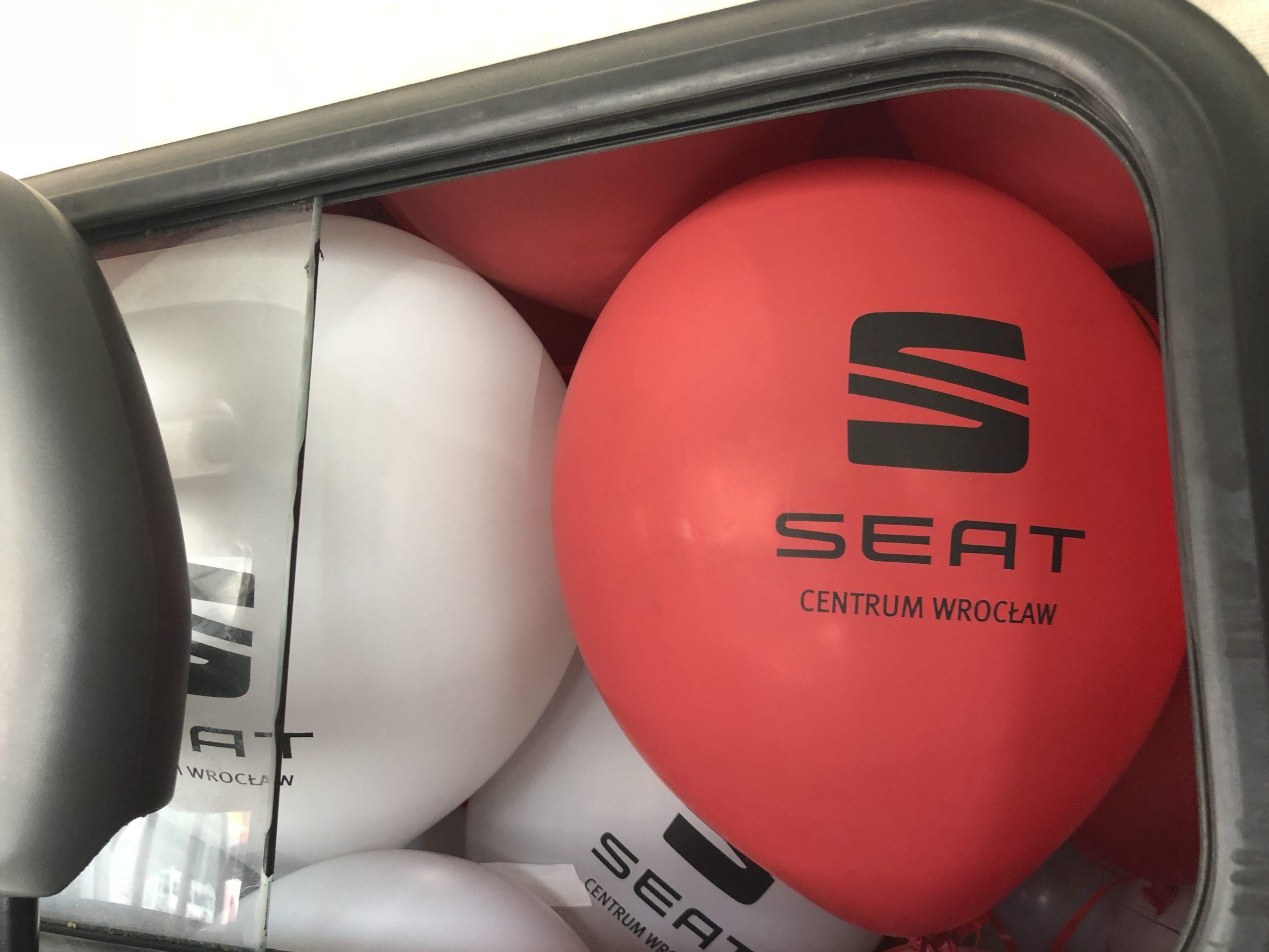 balony z logo Seat Centrum Wrocław