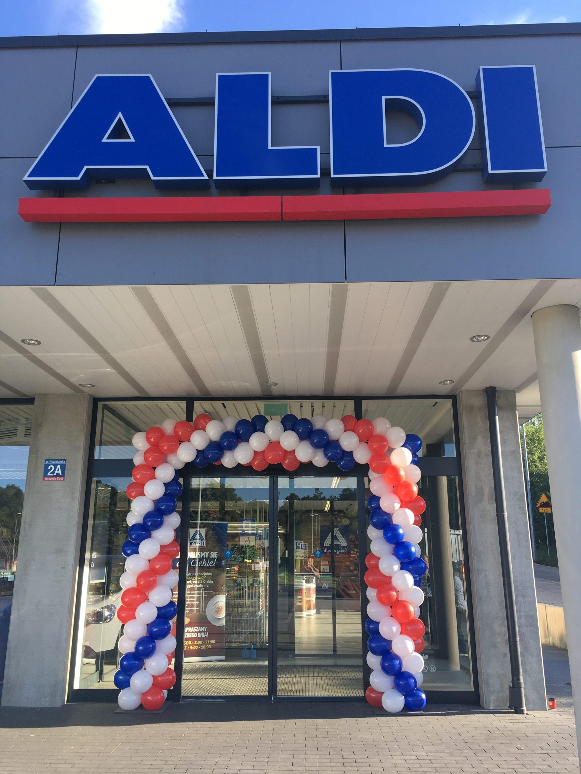 brama balonowa w kolorach firmowych w Zabrzu dla Aldi