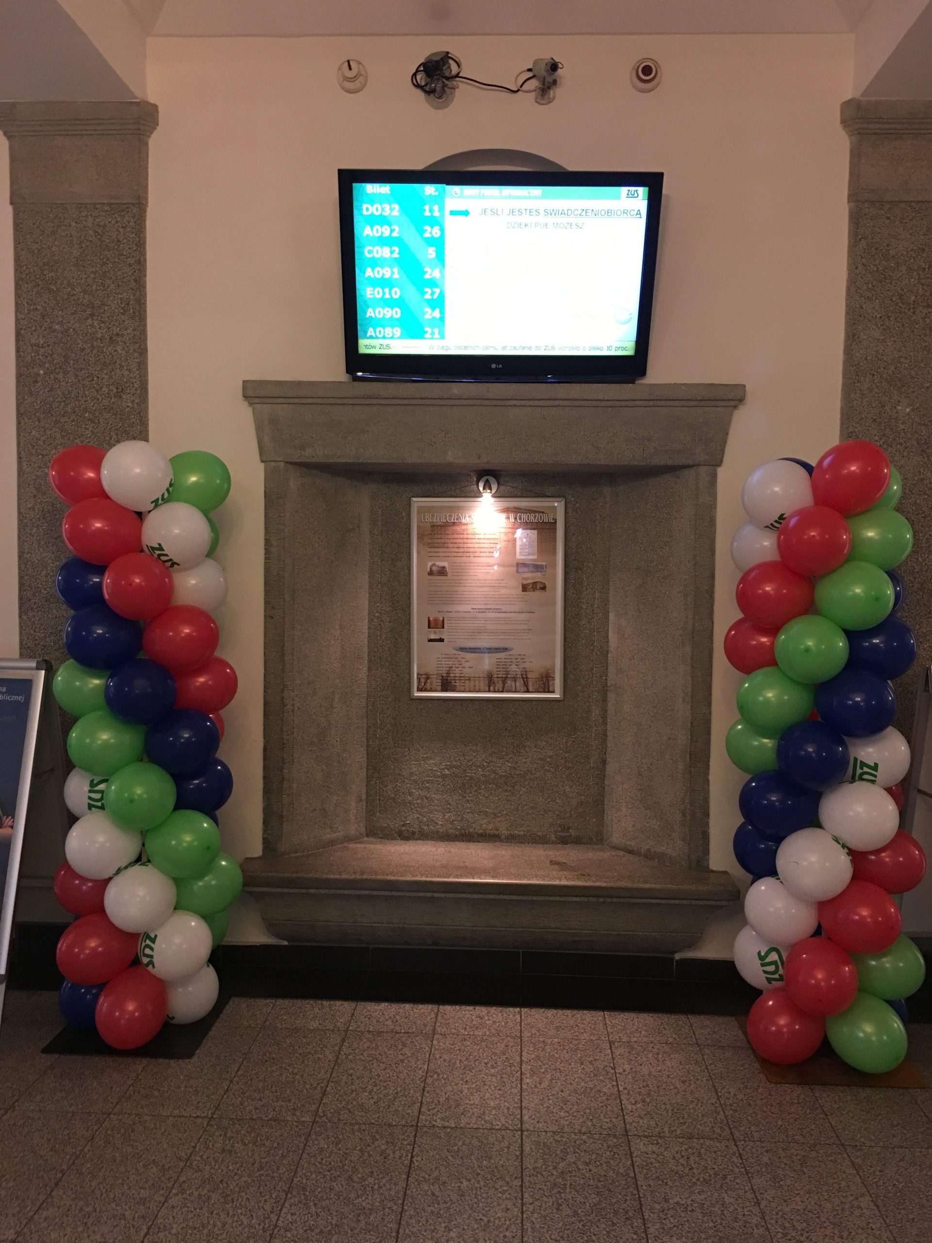 kolumny z balonów w ZUS Chorzów