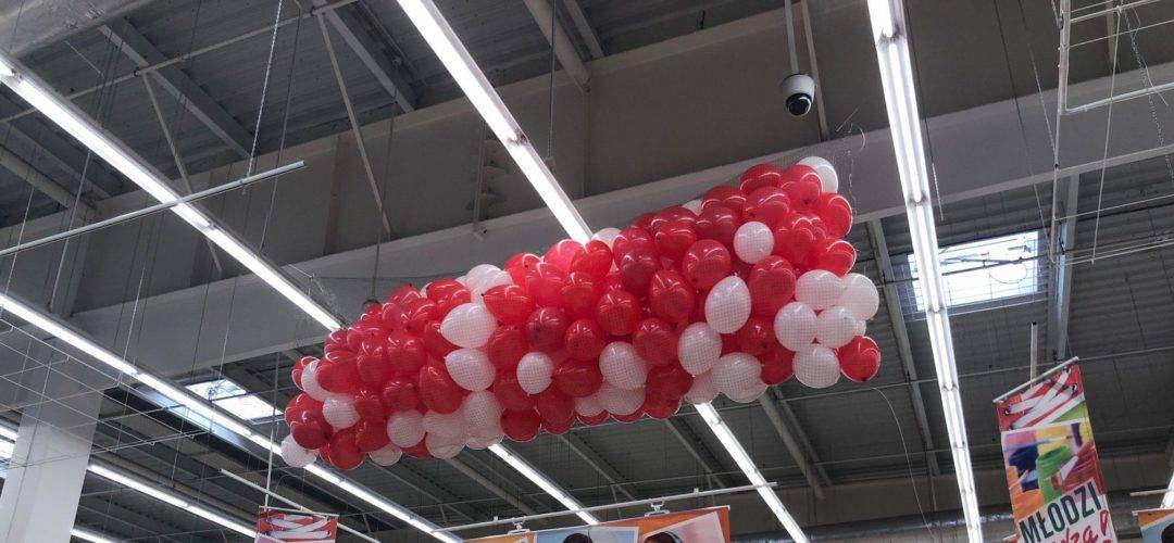 siatka z balonami gotowa do wypuszcznia w Auchan Pogoria Dąbrowa Górnicza