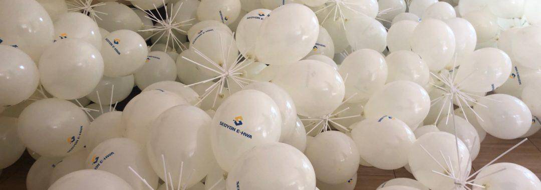 balony z nadrukiem gotowe do rozdawania podczas pikniku firmowego