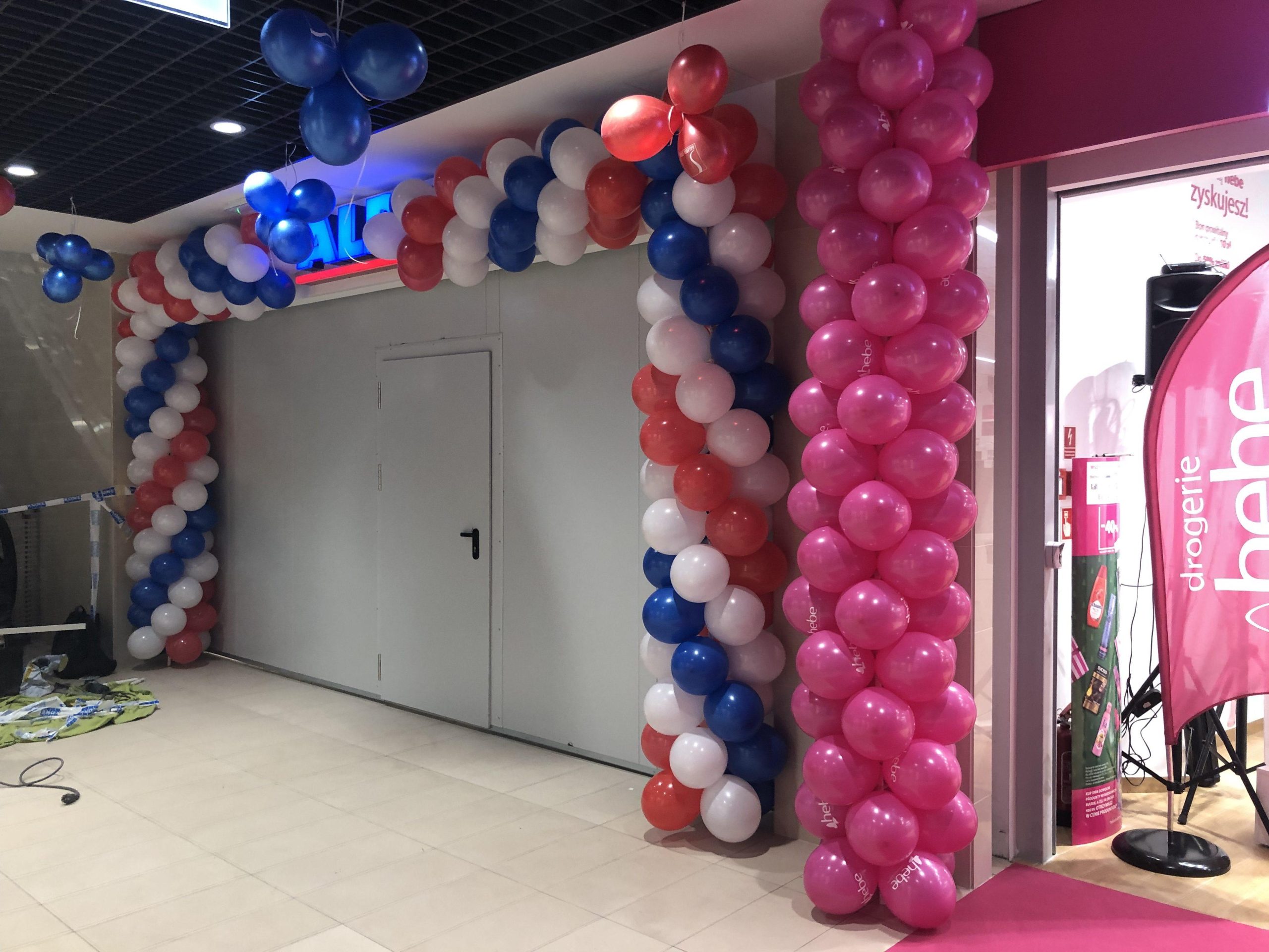dekoracja balonowa brama z balonów na otwarcie sklepu Aldi w Galerii Stela w Cieszynie