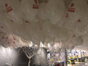 balony z helem gotowe do rozdania dla dzieci w Selgros Bytom