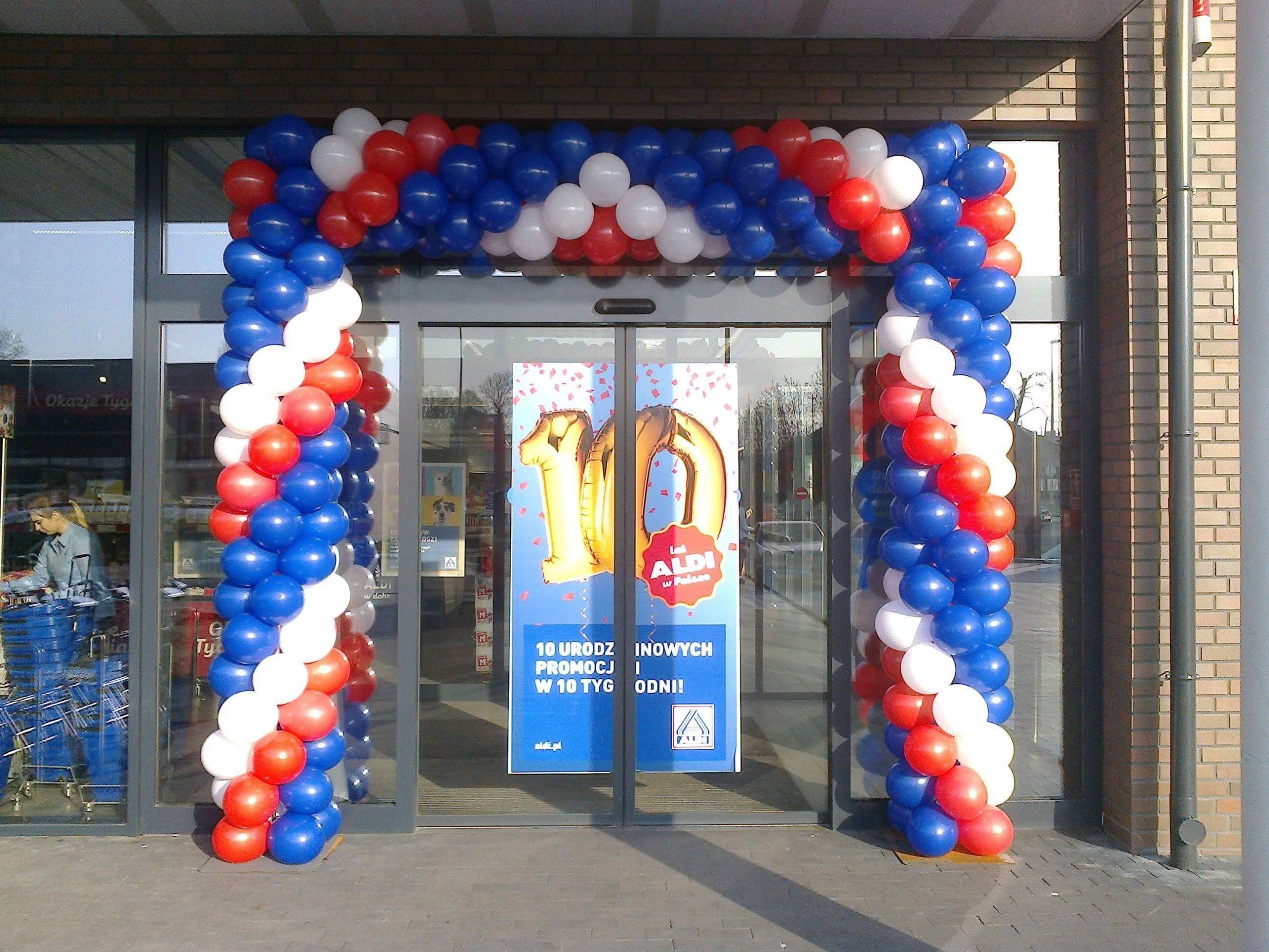 brama-balonowa-jako-dekoracja-na-otwarcie-po-remoncie-w-Aldi-Dabrowa-Gornicza