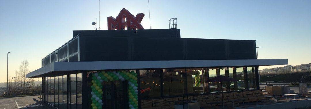 brama-z-balonów-trójmiasto-Max-Premium-Burgers-dekoracja-na-otwarcie