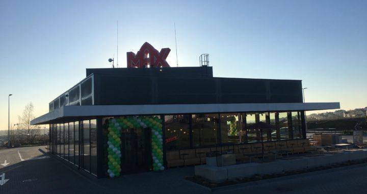 brama-z-balonów-trójmiasto-Max-Premium-Burgers-dekoracja-na-otwarcie