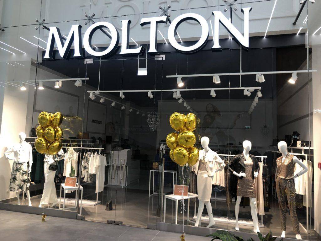 dekoracja-balonowa-wejscia-do-salonu-Molton-w-Galeria-Mlociny