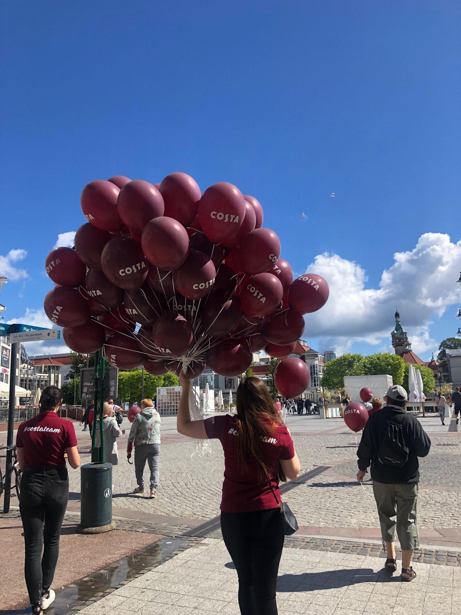balony-z-helem-rozdawane-na-sopockim-monciaku