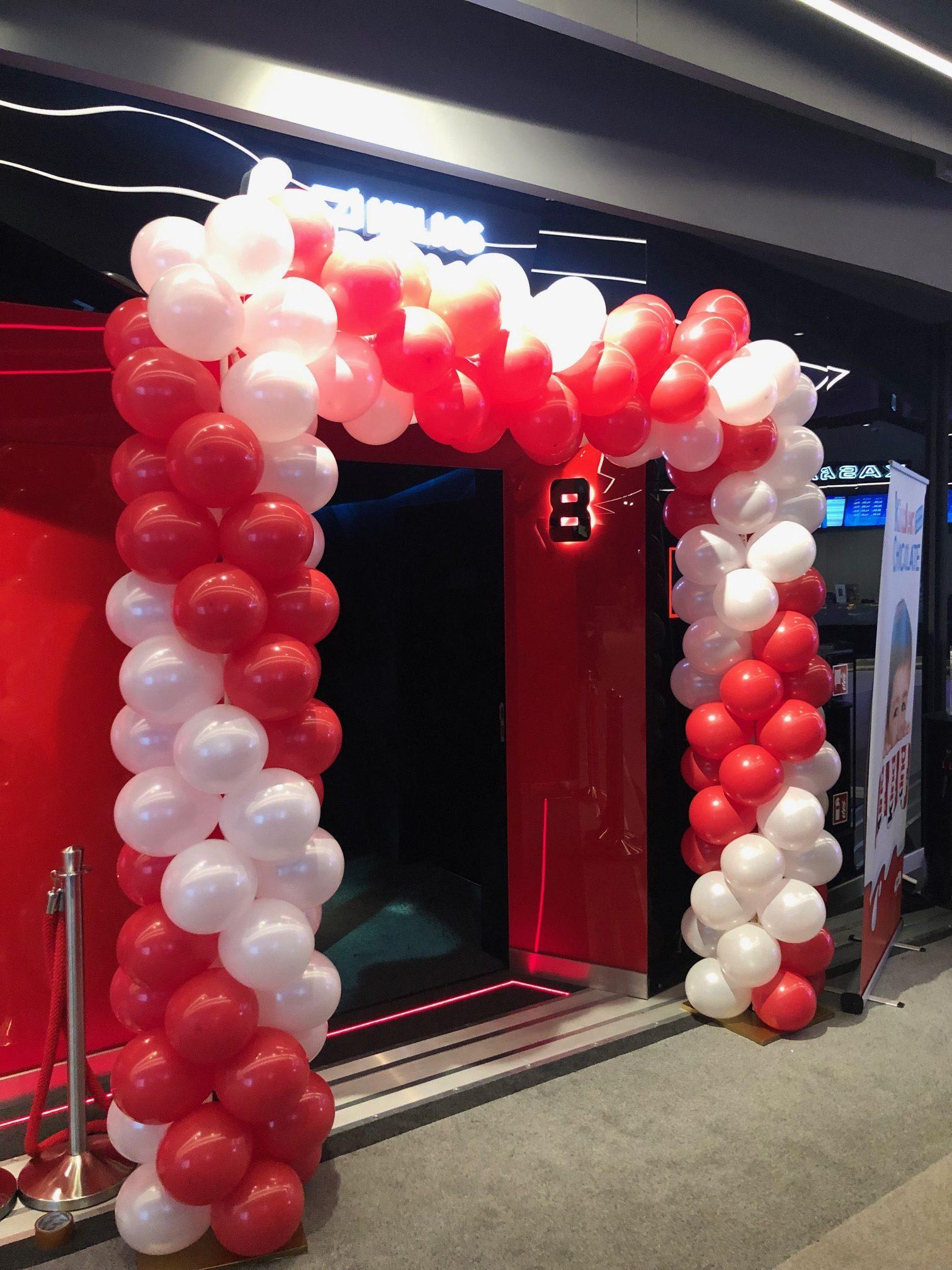 brama-balonowa-w-kinie-Helios-w-Galerii-Libero-w-Katowicach-podczas-eventu-firmowego