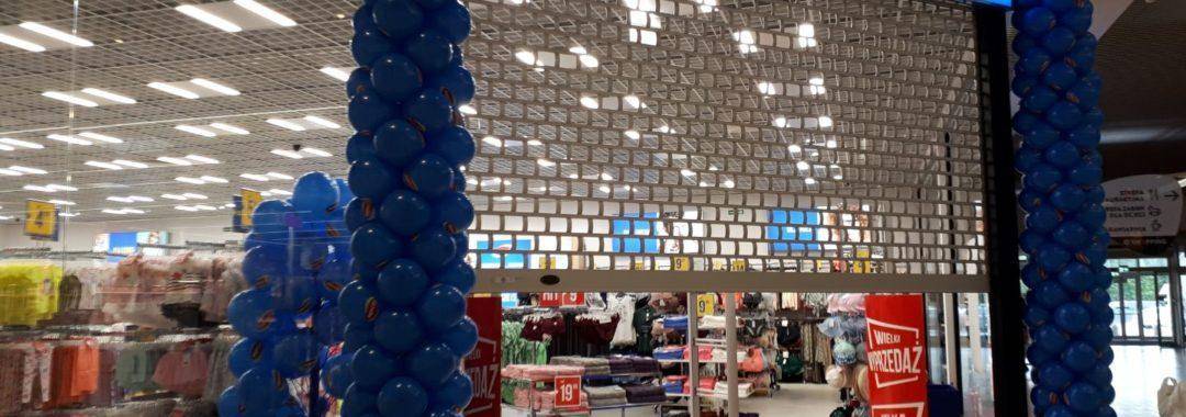 kolumny-balonowe-jako-dekoracja-na-otwarcie-salonu-Pepco-w-Auchan-Białystok