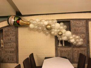 dekoracja-z-balonow-na-sylwestra-18-szampan-organiczna-dekoracja-spektakularna