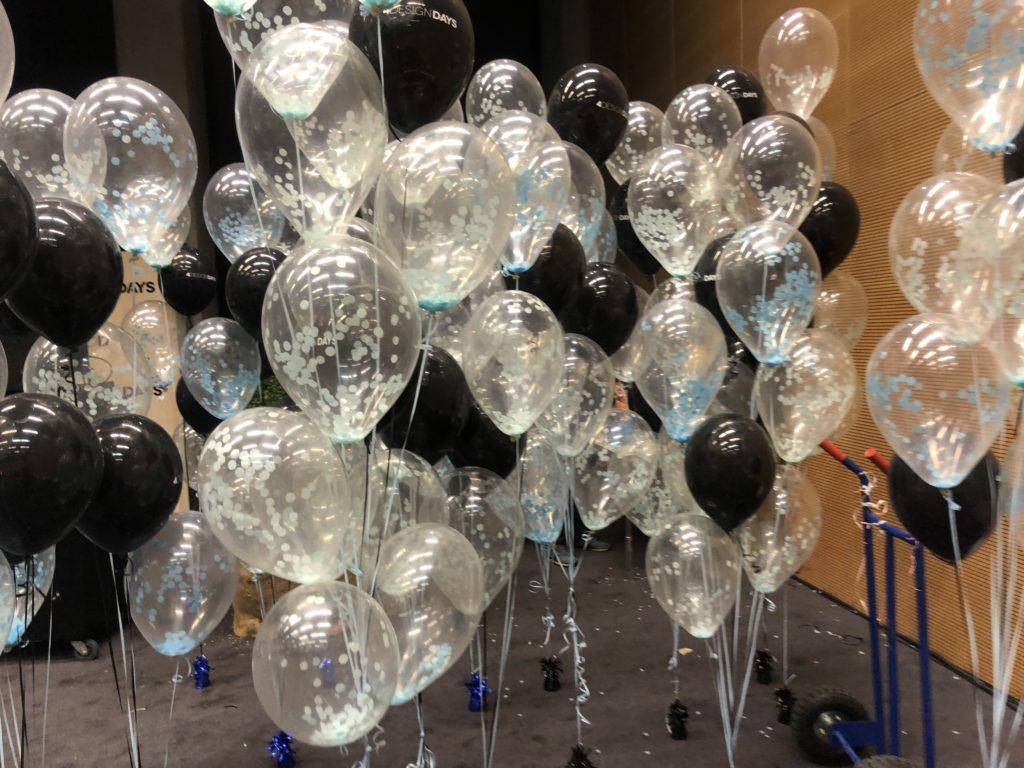 Balony z konfetti z helem na galę po targach 4 Design Days w MCK Katowice