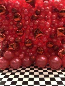 dekoracja balonowa w galerii z okazji dnia kobiet