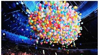 balony-spadają-na-uczestników-koncertu-w-katowickim-spodku