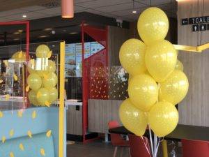  balony-z-helem-na-otwarcie-restauracji-Mc-Donalds-w-Jedrzejowie