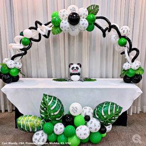 tematyczna-dekoracja-balonowa-w-temacie-panda