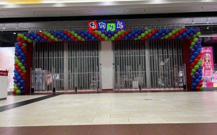 kolorowa brama z balonów na otwarcie sklepu Smyk we Wrocławiu
