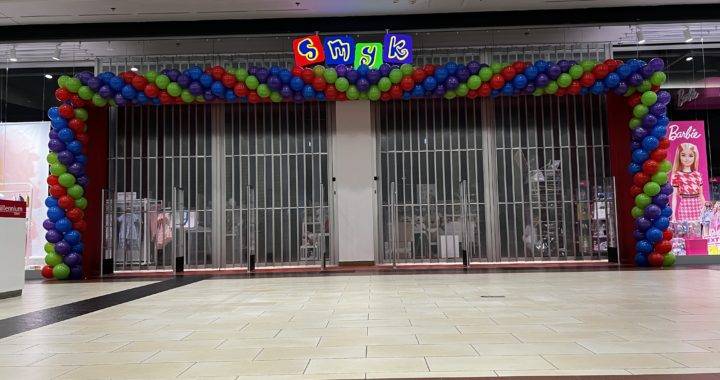 kolorowa brama z balonów na otwarcie sklepu Smyk we Wrocławiu