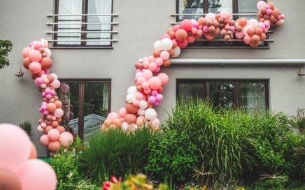 organiczne-girlandy-balonowe-dekoracja-domu-pani-mlodej