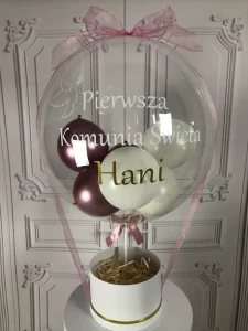 balonowy flower box na komunie dziewczynki
