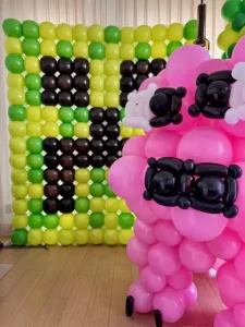 Dekoracje balonowe tematyczne Minecraft – urodziny dla dziecka w stylu gry
