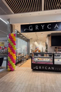 Dekoracja promocyjna z balonów – Bytom, akcja urodzinowa Grycan