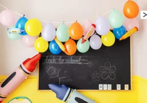 Dekoracja z balonów do zdjęć dla uczniów przedszkola na Back to School