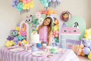 Balony bajkowe z postaciami z Kociego Domku Gabi jako element dekoracji urodzinowej
