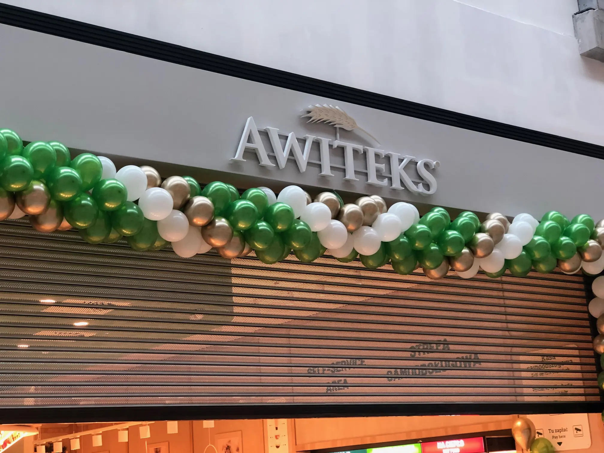 Gigantyczna brama balonowa na otwarcie sklepu Awiteks w Galerii Krakowskiej wykonana przez Balonowo Katowice