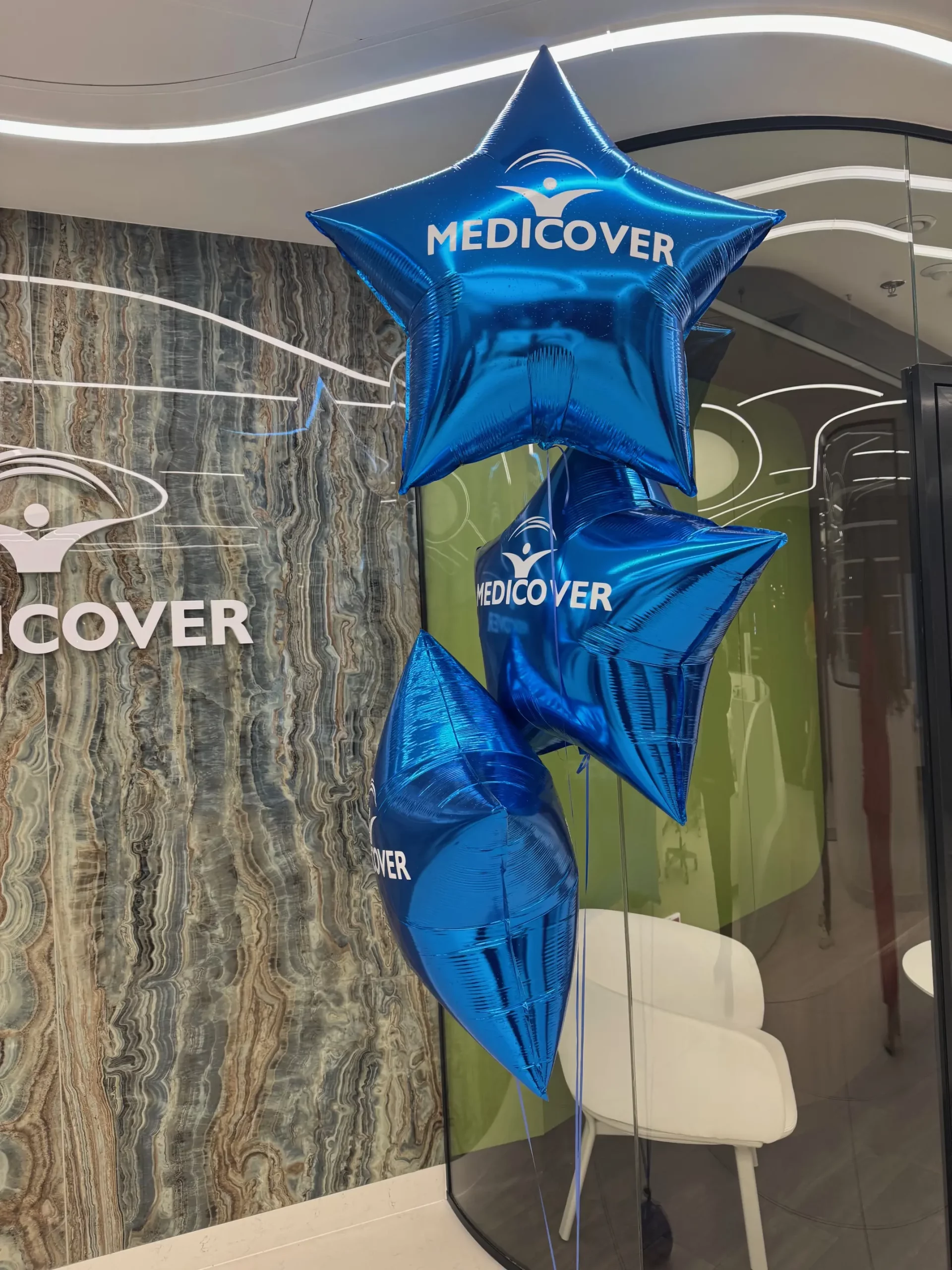 balony-foliowe-gwiazdy-z-helem-medicover