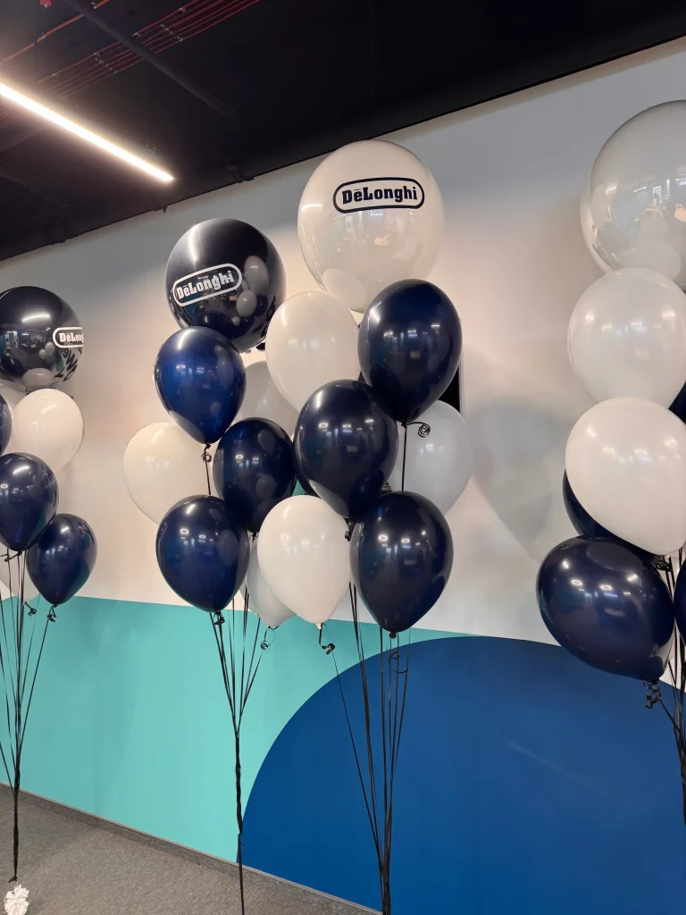 balony z helem z dostawą do biura z okazji otwarcia punktu w Katowicach
