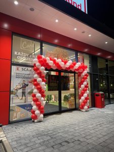 dekoracje balonowe gotowe przed 5 rano - przed pierwszymi klientami