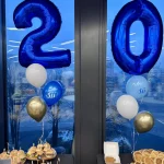 dekoracja biura open space balony z helem jubileusz firmy