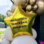 balon gwiazda zainstalowany do bramy balonowej