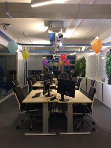 kolorowe balony z helem w gliwickim biurowcu SAP