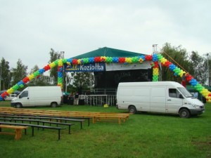 dekoracja balonowa sceny   