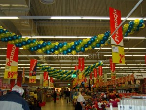 dekoracja balonowa supermarketu katowice      