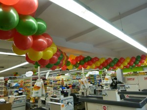 girlandy balonowe w simply market          