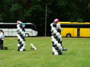 kolumna balonowa na pirackim pikniku   
